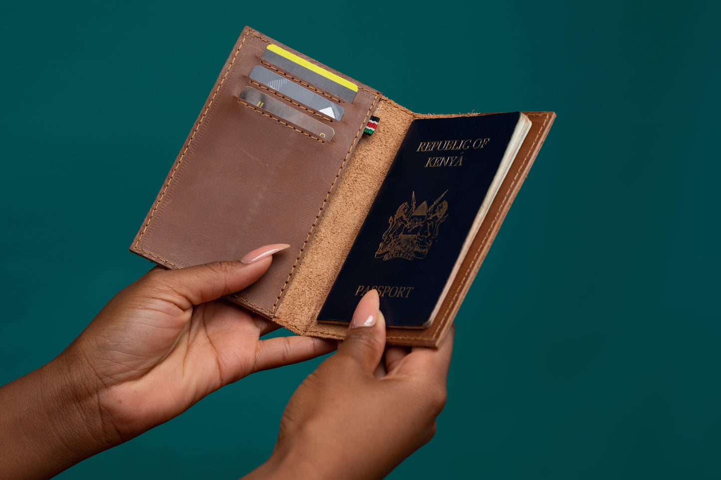 Wazawazi Uli Leather Passport Holder